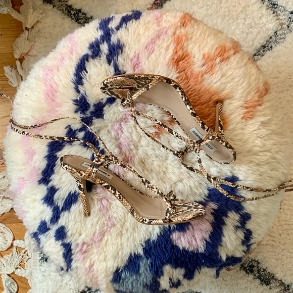 STEVE MADDEN STATUS SANDAL - Picture 3 of 4